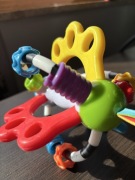 Grzechotka i gryzak Odkrywcza kula Playgro