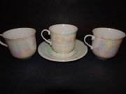 Bogucice, trzy opalizujące filiżanki i spodek, porcelana, PRL, vintage