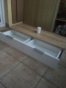 Szafka wisząca z 2 szufladami stolik