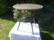 Okrągły drewniany stół - Fabryka Mebli Giętych Jasienica