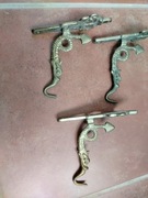 Stare mosiężne wieszaki na ubrania