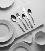 sztućce 72 el satyna w kasetce wiśniowej drewnianej.