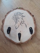 Wieszak ścienny na ubrania, klucze, drobiazgi. Plaster drewna. Rękodzieło