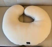 Poduszka do karmienia marki Poofi bawełna organiczna, kolor jasny szary