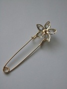 Agrafka do upinania szali, chust, swetrów