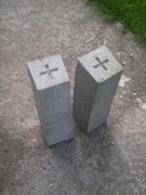 Granicznik geodezyjny , kamień graniczny , słupek