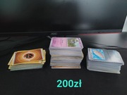 Zestaw 435 kart Pokémon z rónych serii.