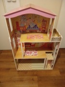Domek dla lalek z windą