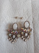 Kolczyki z białym kamieniem