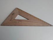 Drewniana ekierka szkolna / kreślarska – Paczkowska Fabryka Mebli (Paczków)