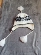 Biała zimowa czapka góralska 