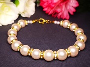 Bransoletka damska z perełkami i złotymi przekładkami z cyrkoniami