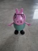 Sprzedam figurkę tata świnka
