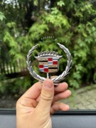 CADILLAC emblemat na maske znaczek 
