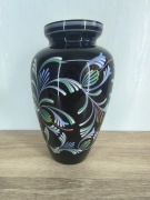 Wazon szklany – czarne szkło (hialit), ręcznie malowany, lata 50/60