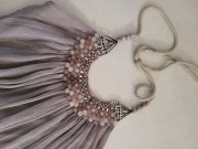 zwiewna sukienka odkryte plecy