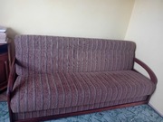 Wersalka z drewnianymi bokami