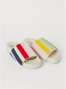 Klapki z wyjątkowej kolekcji Good News H&M, r. 39