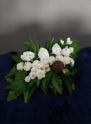 Kompozycja z białych kwiatów