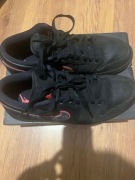 Nike air jordan 1 retro low se black red orbit