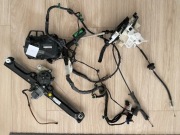 mechanizm silnik szyby przedniej prawy z dociągami 971837402