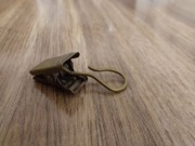 Żabka metalowa bez kółka  Antyk mosiądz, 0,15 zł za szt.  1,5 zł za 10 szt.