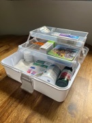 Przenośny organizer na drobiazgi / pudełko z rączką