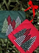 2x Poszewka na poduszkę czerwona i zielona aplikacja choinki 40x40 cm Nowe