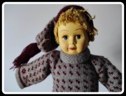 Kolekcjonerska lalka chłopiec drewniane nogi, wysokość ok 35 cm