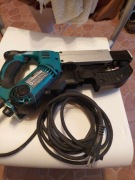 Wkrętarka z magazynkiem sieciowa 470 w 6842 makita