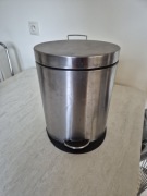 Metalowy kosz na śmieci wys. 32cm