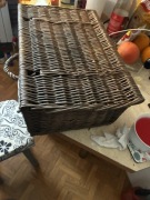 Koszyk kosz wiklinowy w dobrym stanie.