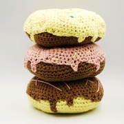 PĄCZEK Z POLEWĄ ozdoba szydełko rękodzieło DONUT nr1