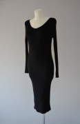 H&M czarna dzianinowa sukienka midi dekolt v black knit 36 S