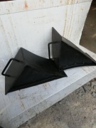 Kliny pod koła trójkąty. Wysokość 23cm , szerokość 17cm, długość 30,5cm 