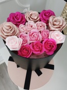 Mydlane róże Otulone satynowymi kwiatami 