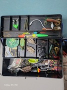 Skrzynka ze sprzętem wędkarskim