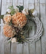 Kompozycja wianek stroik na cmentarz grób pomnik Wszystkich Świętych 