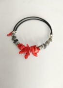 Bransoletka damska z koralem czerwonym i innym kamieniem jubilerskim