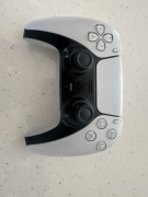 Kontroler PS5 DualSense z defektem