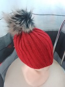Czapka damska z pomponem 