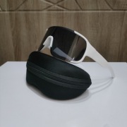 Nowe okulary z etui przeciwsłoneczne 