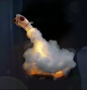 Lampka nocna na biurko z kosmonautą i rakietą do złożenia 