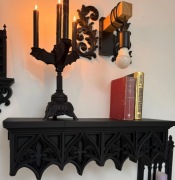 Gotycka Półka Ścienna wisząca – Elegancki Styl gothic
