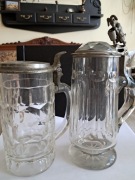 2 kufle do piwa z ozdobną klapką