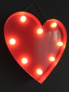 METALOWA DEKORACJA OZDOBA LED CZERWONE OŚWIETLENIE LED SERCE 3D WALENTYNKI