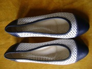 Baleriny pantofle czółenka ażurowe biało-granatowe skóra r. 40 tęgość G/H