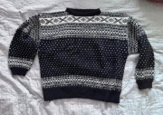 Wełniany sweter w stylu norweskim