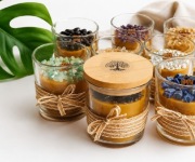 Świeca z wosku pszczelego z kamieniem naturalnym i drewnianym knotem 300ml