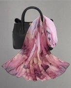 Romantyczny szal z kwiatowym wzorem - delikatność i elegancja w jednym